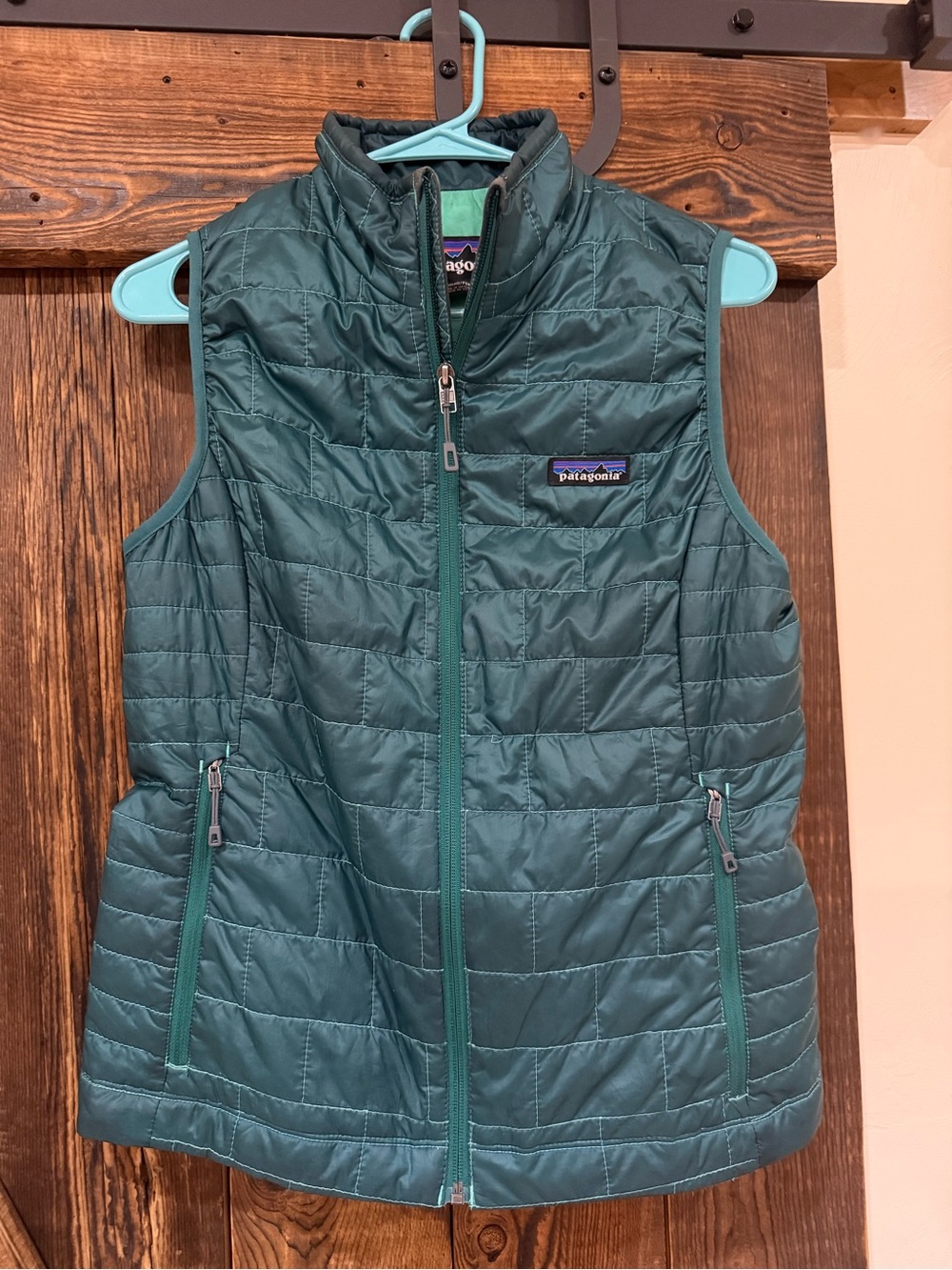 Patagonia Women’s Teal Quilted Nano Puffer Vest size Small